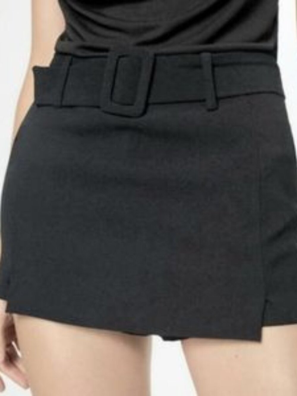 Zara Falda Negro Con Short, Belted Low Rise Skort in Black with Buckle